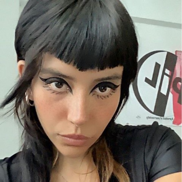 Meet your Posher, Annie - Picture 1 of 1